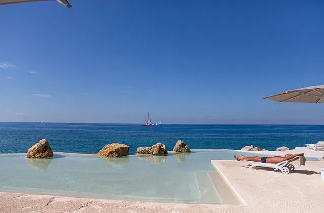Tracadero Beach Resort piscina con mar vista Caribe